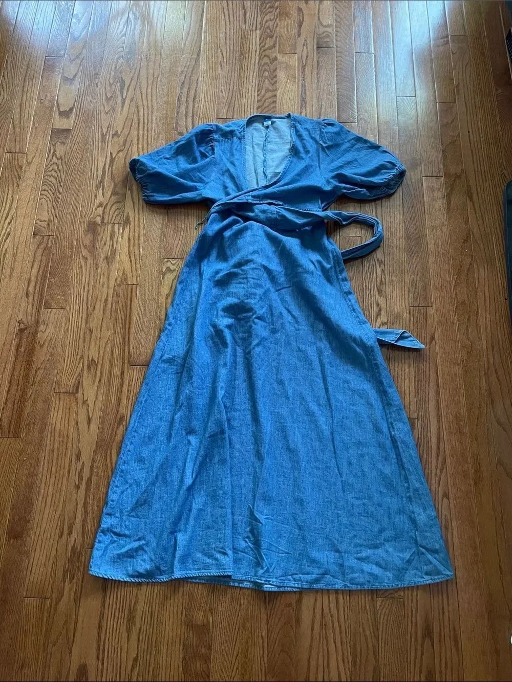 Old Navy Medium Wash Chambray Wrap Front Midi Dress Women’s Sz Small